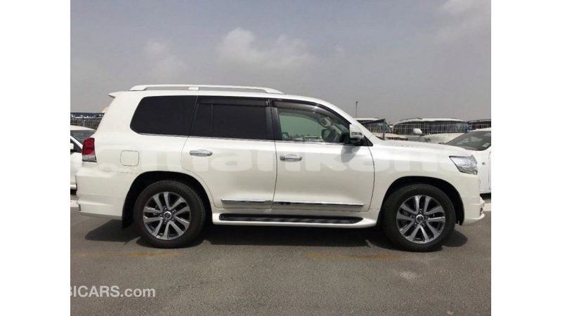 Big with watermark toyota land cruiser abhasia import dubai 2816
