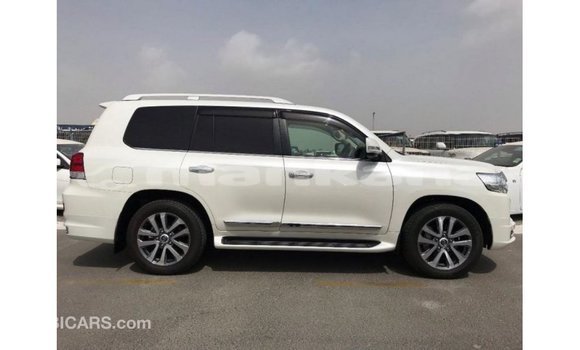 Buy Import Toyota Land Cruiser White Car in Import - Dubai in Abhasia Buy Import Toyota Land Cruiser White Car in Import - Dubai in Abhasia