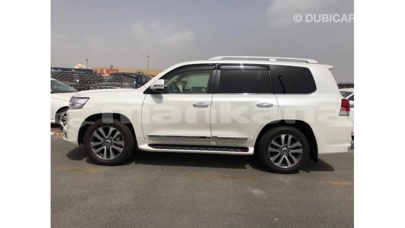 Big with watermark toyota land cruiser abhasia import dubai 2816