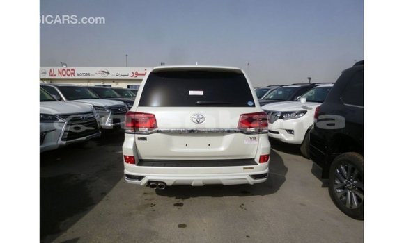 Buy Import Toyota Land Cruiser White Car in Import - Dubai in Abhasia Buy Import Toyota Land Cruiser White Car in Import - Dubai in Abhasia
