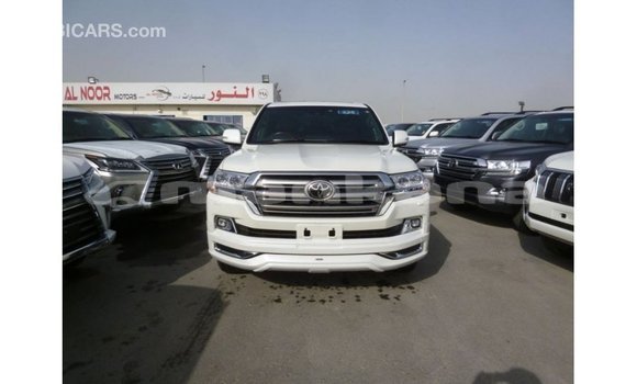 Buy Import Toyota Land Cruiser White Car in Import - Dubai in Abhasia Buy Import Toyota Land Cruiser White Car in Import - Dubai in Abhasia