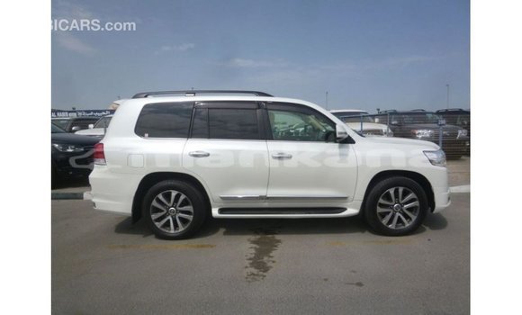 Buy Import Toyota Land Cruiser White Car in Import - Dubai in Abhasia Buy Import Toyota Land Cruiser White Car in Import - Dubai in Abhasia