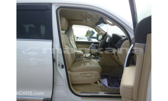 Buy Import Toyota Land Cruiser White Car in Import - Dubai in Abhasia Buy Import Toyota Land Cruiser White Car in Import - Dubai in Abhasia
