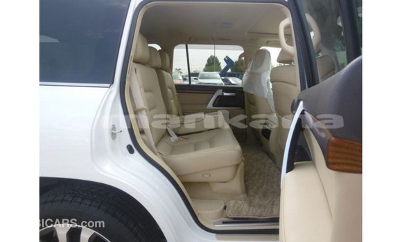 Buy Import Toyota Land Cruiser White Car in Import - Dubai in Abhasia Buy Import Toyota Land Cruiser White Car in Import - Dubai in Abhasia