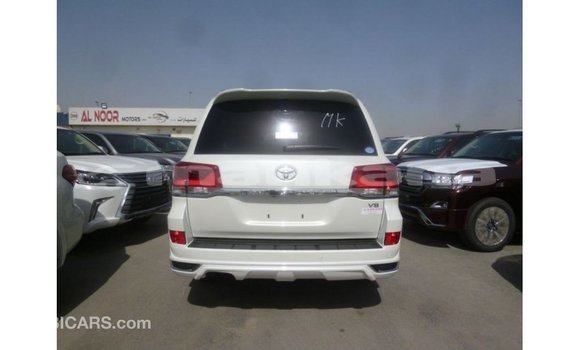 Buy Import Toyota Land Cruiser White Car in Import - Dubai in Abhasia Buy Import Toyota Land Cruiser White Car in Import - Dubai in Abhasia