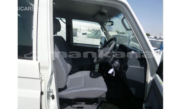 Buy Import Toyota Land Cruiser White Car in Import - Dubai in Abhasia Buy Import Toyota Land Cruiser White Car in Import - Dubai in Abhasia