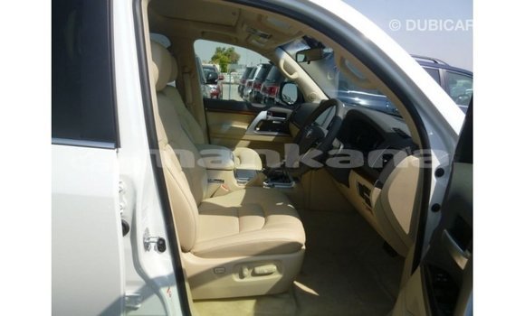 Buy Import Toyota Land Cruiser White Car in Import - Dubai in Abhasia Buy Import Toyota Land Cruiser White Car in Import - Dubai in Abhasia