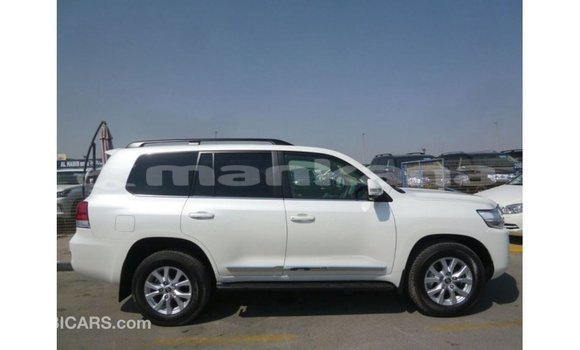 Buy Import Toyota Land Cruiser White Car in Import - Dubai in Abhasia Buy Import Toyota Land Cruiser White Car in Import - Dubai in Abhasia