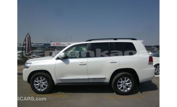 Buy Import Toyota Land Cruiser White Car in Import - Dubai in Abhasia Buy Import Toyota Land Cruiser White Car in Import - Dubai in Abhasia