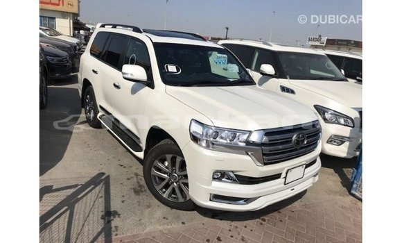Buy Import Toyota Land Cruiser White Car in Import - Dubai in Abhasia Buy Import Toyota Land Cruiser White Car in Import - Dubai in Abhasia