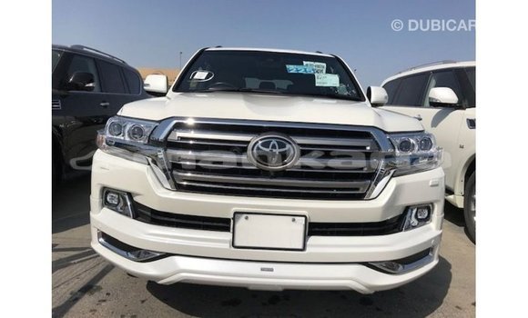 Buy Import Toyota Land Cruiser White Car in Import - Dubai in Abhasia Buy Import Toyota Land Cruiser White Car in Import - Dubai in Abhasia