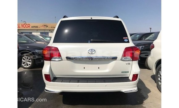Buy Import Toyota Land Cruiser White Car in Import - Dubai in Abhasia Buy Import Toyota Land Cruiser White Car in Import - Dubai in Abhasia