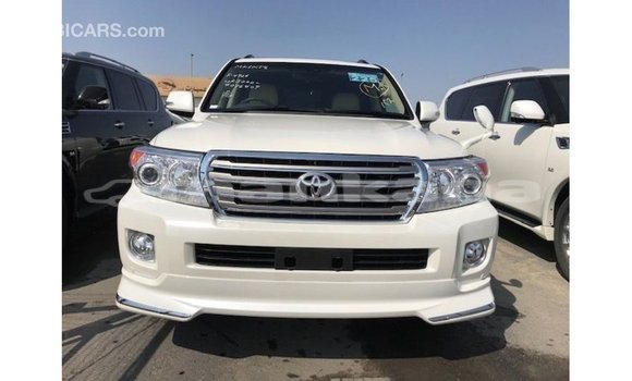 Buy Import Toyota Land Cruiser White Car in Import - Dubai in Abhasia Buy Import Toyota Land Cruiser White Car in Import - Dubai in Abhasia