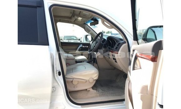 Buy Import Toyota Land Cruiser White Car in Import - Dubai in Abhasia Buy Import Toyota Land Cruiser White Car in Import - Dubai in Abhasia