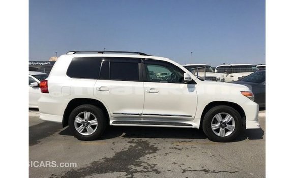 Buy Import Toyota Land Cruiser White Car in Import - Dubai in Abhasia Buy Import Toyota Land Cruiser White Car in Import - Dubai in Abhasia