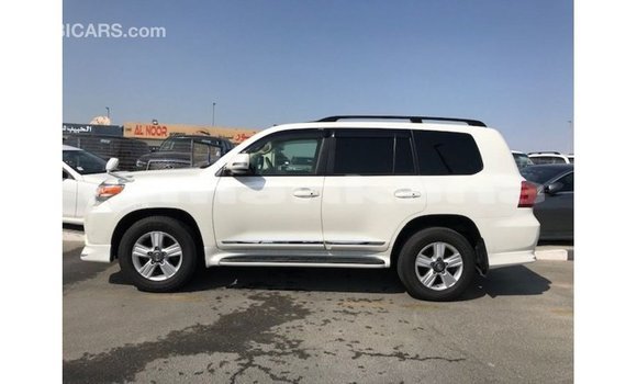 Buy Import Toyota Land Cruiser White Car in Import - Dubai in Abhasia Buy Import Toyota Land Cruiser White Car in Import - Dubai in Abhasia