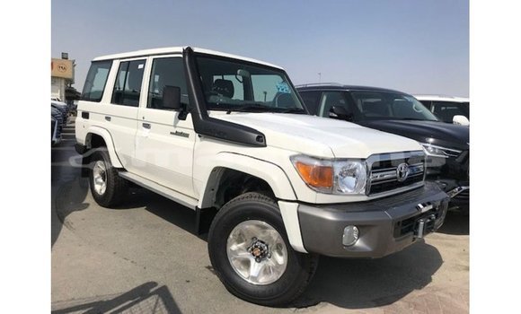 Buy Import Toyota Land Cruiser White Car in Import - Dubai in Abhasia Buy Import Toyota Land Cruiser White Car in Import - Dubai in Abhasia