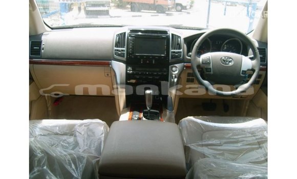 Buy Import Toyota Land Cruiser White Car in Import - Dubai in Abhasia Buy Import Toyota Land Cruiser White Car in Import - Dubai in Abhasia
