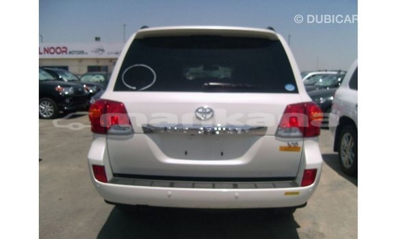 Buy Import Toyota Land Cruiser White Car in Import - Dubai in Abhasia Buy Import Toyota Land Cruiser White Car in Import - Dubai in Abhasia