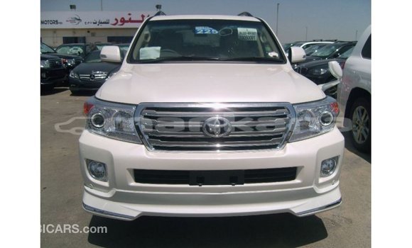 Buy Import Toyota Land Cruiser White Car in Import - Dubai in Abhasia Buy Import Toyota Land Cruiser White Car in Import - Dubai in Abhasia