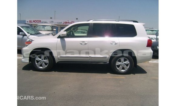 Buy Import Toyota Land Cruiser White Car in Import - Dubai in Abhasia Buy Import Toyota Land Cruiser White Car in Import - Dubai in Abhasia