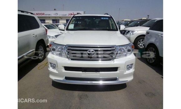Buy Import Toyota Land Cruiser White Car in Import - Dubai in Abhasia Buy Import Toyota Land Cruiser White Car in Import - Dubai in Abhasia