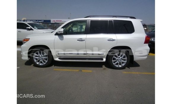 Buy Import Toyota Land Cruiser White Car in Import - Dubai in Abhasia Buy Import Toyota Land Cruiser White Car in Import - Dubai in Abhasia