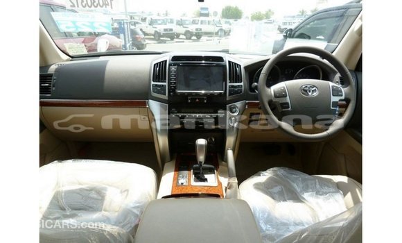 Buy Import Toyota Land Cruiser White Car in Import - Dubai in Abhasia Buy Import Toyota Land Cruiser White Car in Import - Dubai in Abhasia
