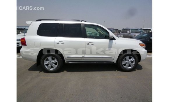 Buy Import Toyota Land Cruiser White Car in Import - Dubai in Abhasia Buy Import Toyota Land Cruiser White Car in Import - Dubai in Abhasia