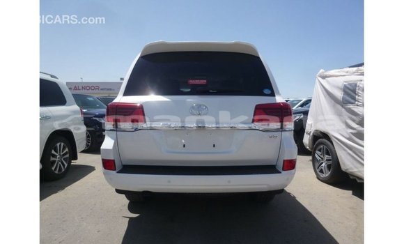 Buy Import Toyota Land Cruiser White Car in Import - Dubai in Abhasia Buy Import Toyota Land Cruiser White Car in Import - Dubai in Abhasia