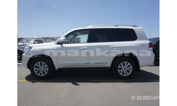 Buy Import Toyota Land Cruiser White Car in Import - Dubai in Abhasia Buy Import Toyota Land Cruiser White Car in Import - Dubai in Abhasia