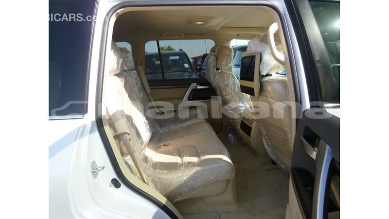 Big with watermark toyota land cruiser abhasia import dubai 2905