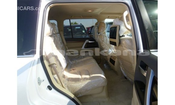 Buy Import Toyota Land Cruiser White Car in Import - Dubai in Abhasia Buy Import Toyota Land Cruiser White Car in Import - Dubai in Abhasia