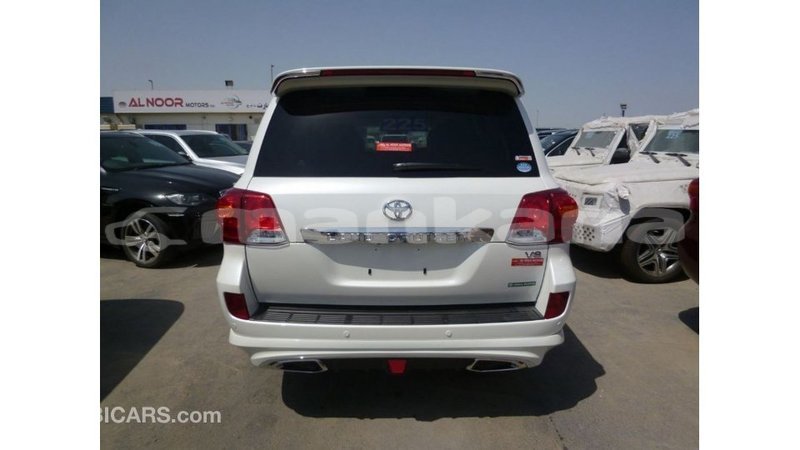 Big with watermark toyota land cruiser abhasia import dubai 2906