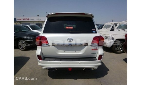 Buy Import Toyota Land Cruiser White Car in Import - Dubai in Abhasia Buy Import Toyota Land Cruiser White Car in Import - Dubai in Abhasia