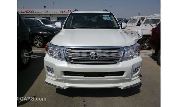 Buy Import Toyota Land Cruiser White Car in Import - Dubai in Abhasia Buy Import Toyota Land Cruiser White Car in Import - Dubai in Abhasia
