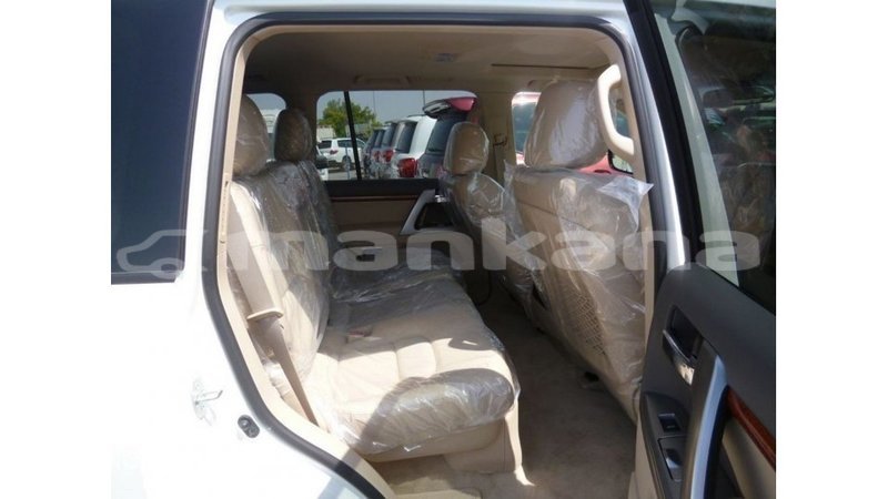 Big with watermark toyota land cruiser abhasia import dubai 2906