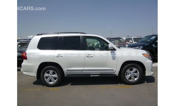 Buy Import Toyota Land Cruiser White Car in Import - Dubai in Abhasia Buy Import Toyota Land Cruiser White Car in Import - Dubai in Abhasia