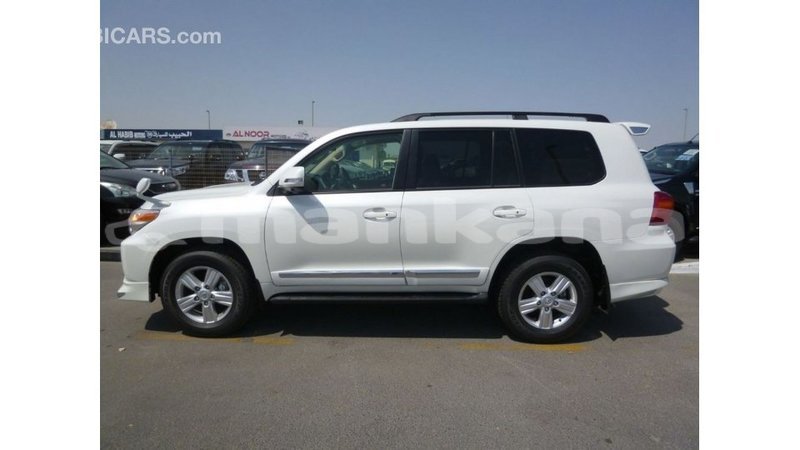 Big with watermark toyota land cruiser abhasia import dubai 2906