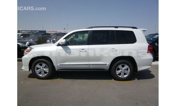 Buy Import Toyota Land Cruiser White Car in Import - Dubai in Abhasia Buy Import Toyota Land Cruiser White Car in Import - Dubai in Abhasia