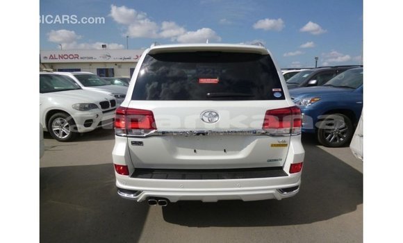 Buy Import Toyota Land Cruiser White Car in Import - Dubai in Abhasia Buy Import Toyota Land Cruiser White Car in Import - Dubai in Abhasia