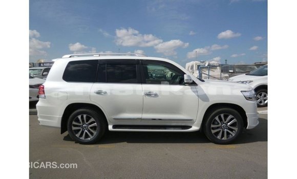 Buy Import Toyota Land Cruiser White Car in Import - Dubai in Abhasia Buy Import Toyota Land Cruiser White Car in Import - Dubai in Abhasia