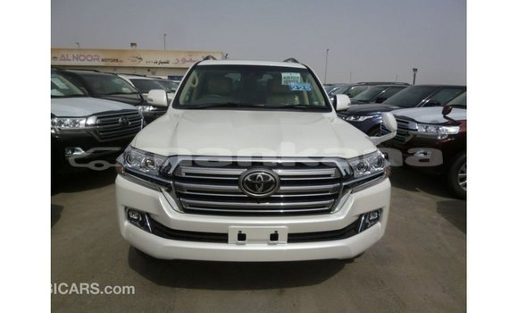 Buy Import Toyota Land Cruiser White Car in Import - Dubai in Abhasia Buy Import Toyota Land Cruiser White Car in Import - Dubai in Abhasia