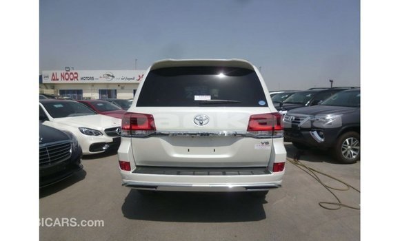 Buy Import Toyota Land Cruiser White Car in Import - Dubai in Abhasia Buy Import Toyota Land Cruiser White Car in Import - Dubai in Abhasia