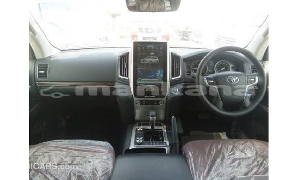 Buy Import Toyota Land Cruiser White Car in Import - Dubai in Abhasia Buy Import Toyota Land Cruiser White Car in Import - Dubai in Abhasia