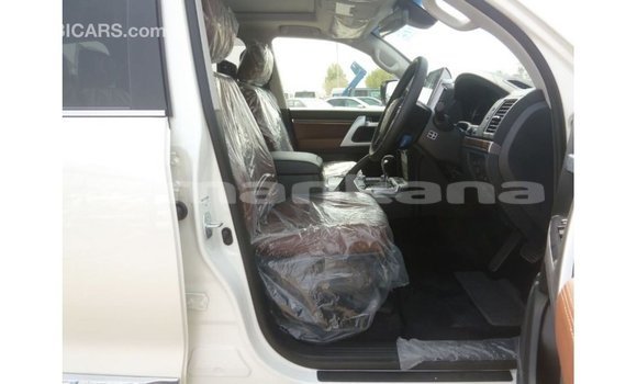 Buy Import Toyota Land Cruiser White Car in Import - Dubai in Abhasia Buy Import Toyota Land Cruiser White Car in Import - Dubai in Abhasia