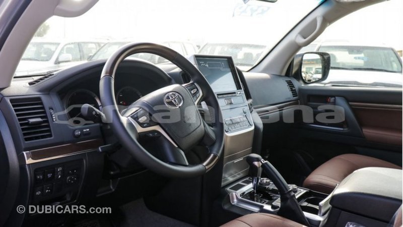 Big with watermark toyota land cruiser abhasia import dubai 2927
