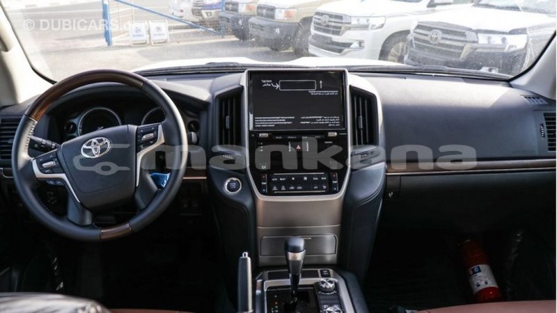 Big with watermark toyota land cruiser abhasia import dubai 2927