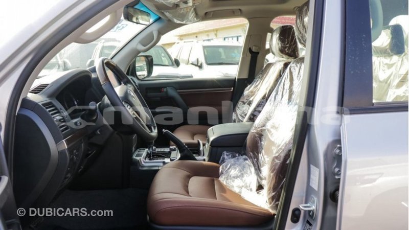 Big with watermark toyota land cruiser abhasia import dubai 2927