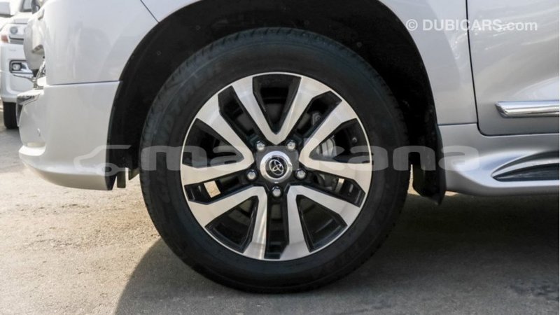 Big with watermark toyota land cruiser abhasia import dubai 2927